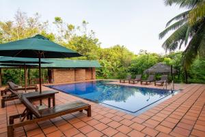 Bazén v ubytování Kaala Kalaththewa Luxury Eco Resort nebo v jeho okolí