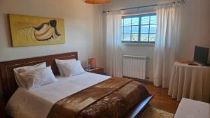 Postel nebo postele na pokoji v ubytování Quarto em Viana do Castelo