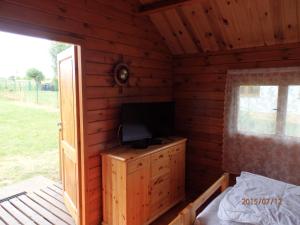 TV a/nebo společenská místnost v ubytování Domki nad morzem