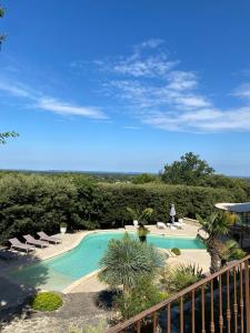 Πισίνα στο ή κοντά στο La Souvenance, mas avec vue panoramique et piscine