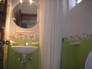 Ένα μπάνιο στο Mirabelle Hotel