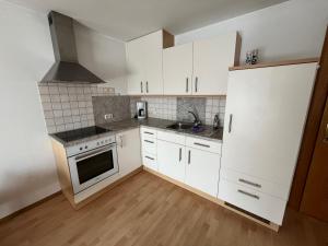 Kuchnia lub aneks kuchenny w obiekcie Gästehaus Jedinger
