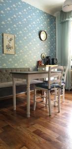 a dining room table with chairs and a clock on the wall at Maisonette Elisabeth in Trier