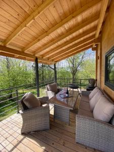 Balkón nebo terasa v ubytování Mon chalet dans le Jura