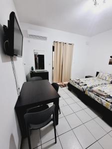 Un televizor și/sau centru de divertisment la Lovely Paceville Studio H