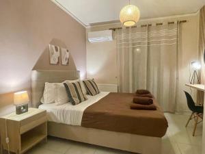 A bed or beds in a room at Ira Apartments