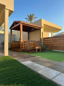 Сад в Villa Tile +17 фотографий