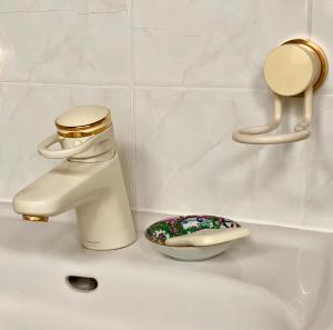 a white sink with a bowl of sprinkles at Estelada Boarding Houses Oberhaching in Oberhaching +32 photos
