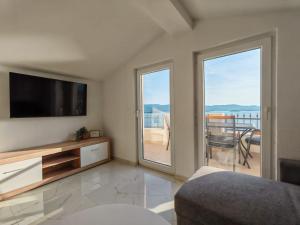 Μια τηλεόραση ή/και κέντρο ψυχαγωγίας στο Apartmani Jurković 2