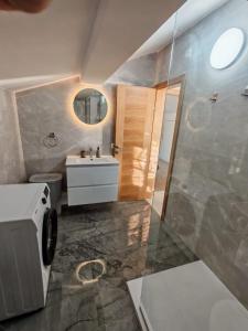 Ένα μπάνιο στο Apartmani Jurković 2 +42 φωτογραφίες