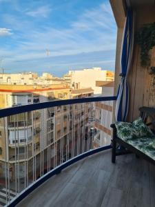 En balkon eller terrasse på Playamar Apartment Santa Pola centro, con piscina