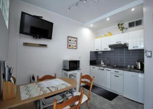 Η κουζίνα ή μικρή κουζίνα στο Apartament Gruszowy Sad