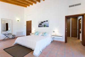 Ένα ή περισσότερα κρεβάτια σε δωμάτιο στο VILLA DEL MAR in Cala Deia +29 φωτογραφίες