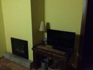 TV a/nebo společenská místnost v ubytování Apartamentos Los Tremedales