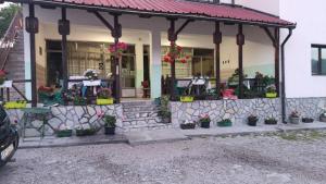 a flower shop with potted plants in front of it at Konak Povlen in Prokići