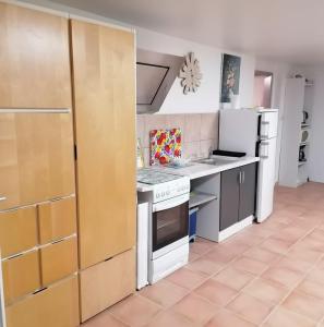 Η κουζίνα ή μικρή κουζίνα στο Les chênes du lac