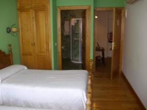 A bed or beds in a room at Posada Sobrevilla