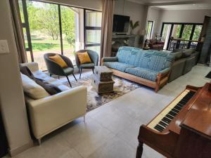 Istumisnurk majutusasutuses Plot 5 on the Vaal