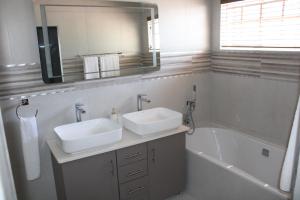 Vannituba majutusasutuses Plot 5 on the Vaal