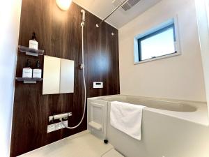 Koupelna v ubytování Neighbor's Hotel 五日市コイン通り + 18 fotografií