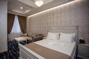 Postel nebo postele na pokoji v ubytování Ervini Boutique Hotel