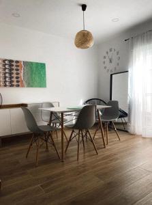 a dining room with a table and chairs at Del Carmen in Vinarós +24 photos
