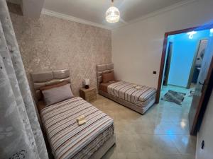 Postel nebo postele na pokoji v ubytování Appartement tanger MEHDIA GOLF
