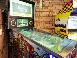 Fotografie z fotogalerie ubytování Skyes Beach House - 2 Spas, Sauna, Arcade Games v destinaci Malua Bay