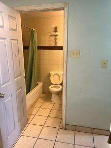 a bathroom with a toilet and a shower at Sun Motel in San Antonio