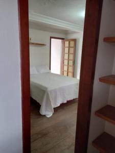 a bedroom with a white bed in a room at Hotel raizes in Conceição do Coité