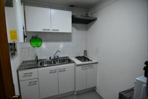 Kuchyň nebo kuchyňský kout v ubytování Dpto central y remodelado