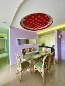 a dining room with a table and chairs at SK Holiday Apartment in Tanah Rata +10 photos