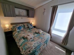 a small bedroom with a bed with a window at Island Escape Sandown in Sandown +59 photos
