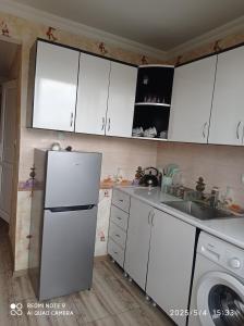 Η κουζίνα ή μικρή κουζίνα στο Solar Convenience