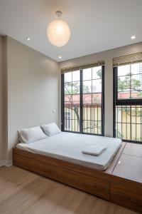 Postel nebo postele na pokoji v ubytování Hanoi Local Vibe Homestay