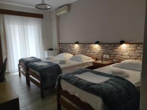 Letto o letti in una camera di Ενοικιαζόμενα Δωμάτια Ενιπεύς- Rooms Enipeas