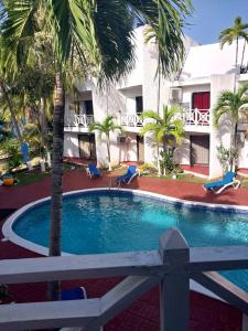 Bazén v ubytování Chrisanns beach resorts nebo v jeho okolí