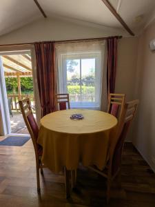 Φωτογραφία από το άλμπουμ του Mobile home tout confort dans un camping 4 étoiles στο Pont-Aven