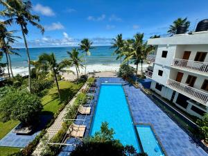 Bazén v ubytování Skylar Seaview Beach Resort & Ayurveda Varkala nebo v jeho okolí