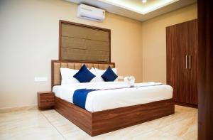 Postel nebo postele na pokoji v ubytování Skyscape Wayanad Lux Pool Resort + 37 fotografií