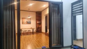 Postel nebo postele na pokoji v ubytování Homestay Nhà Ruộng + 3 fotografie