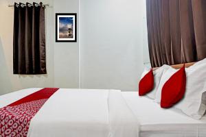 Postel nebo postele na pokoji v ubytování Hotel O Aru Sai