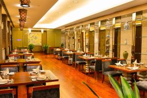 En restaurang eller annat matställe på Jinling Grand Hotel