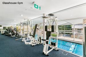 Fitness centrum a/nebo fitness zařízení v ubytování Pyrmont paradise - Anzac bridge view in all rooms BOW66