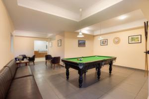 Biliár nebo kulečník v ubytování Clarks Inn Bhowali, Nainital