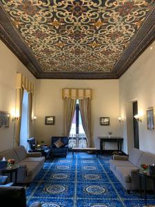 Svetainės erdvė apgyvendinimo įstaigoje Hotel Yak & Yeti