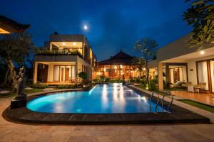Bazén v ubytování Casa Dewa Suite Villa Ubud nebo v jeho okolí