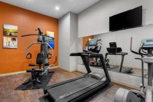 Fitness centrum a/nebo fitness zařízení v ubytování Comfort Suites Yukon - SW Oklahoma City