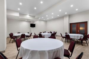 Konferenční prostory v ubytování Comfort Suites Yukon - SW Oklahoma City + 32 fotografií