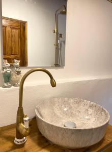 a sink in a bathroom with a sink at Chan Rak Khao Villa ฉันรักเขาวิลล่า in Ban Na Kham